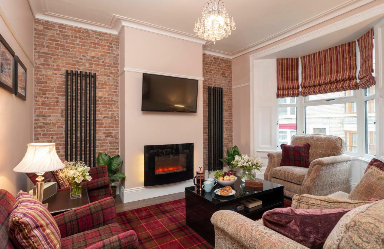See Glympse Whitby Bagian luar foto