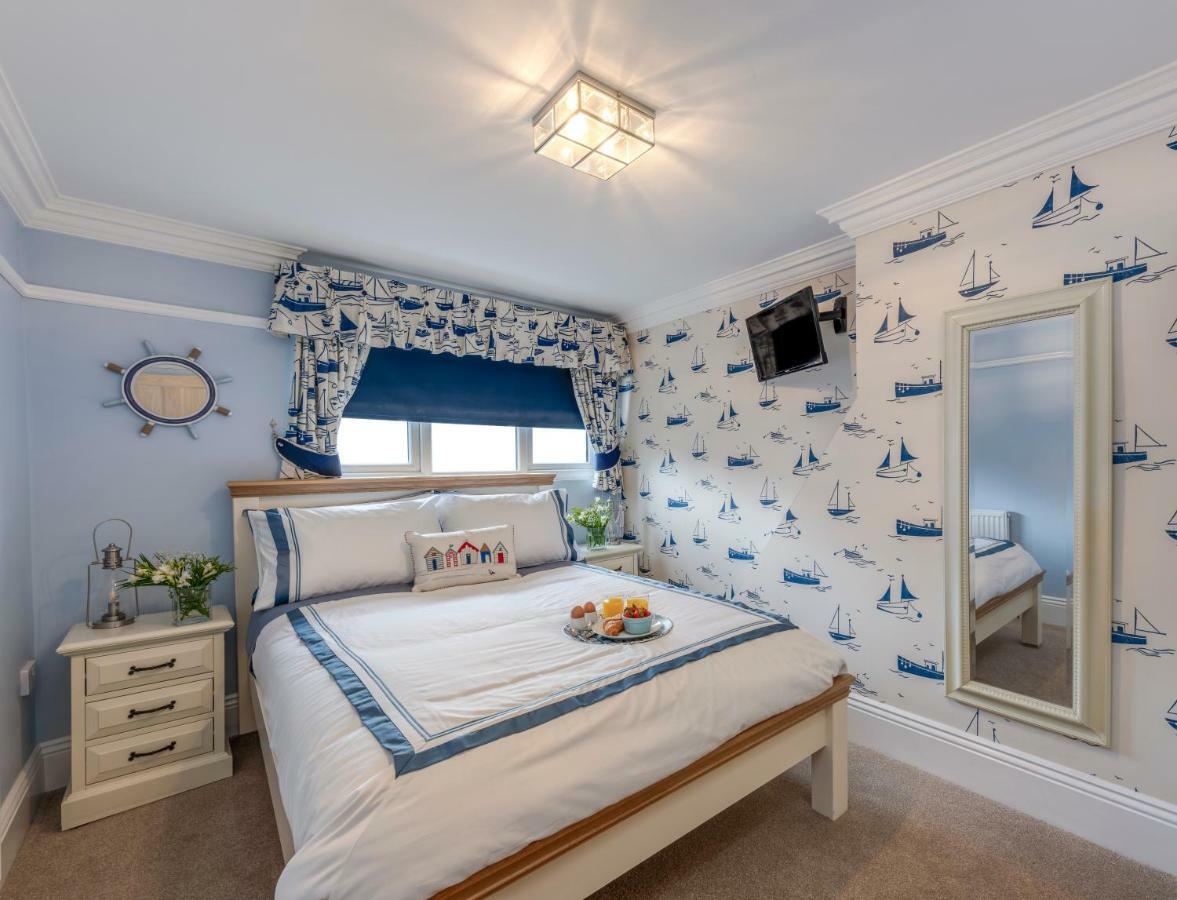 See Glympse Whitby Bagian luar foto