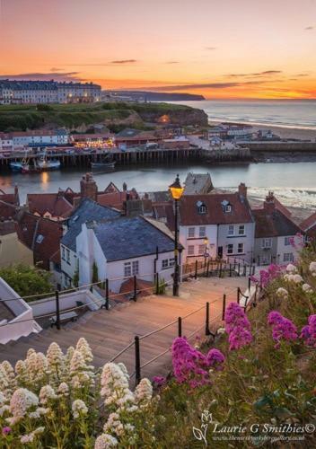 See Glympse Whitby Bagian luar foto